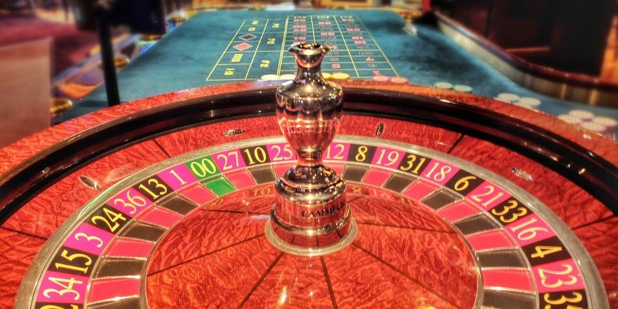 Roulettehjul och roulettebord