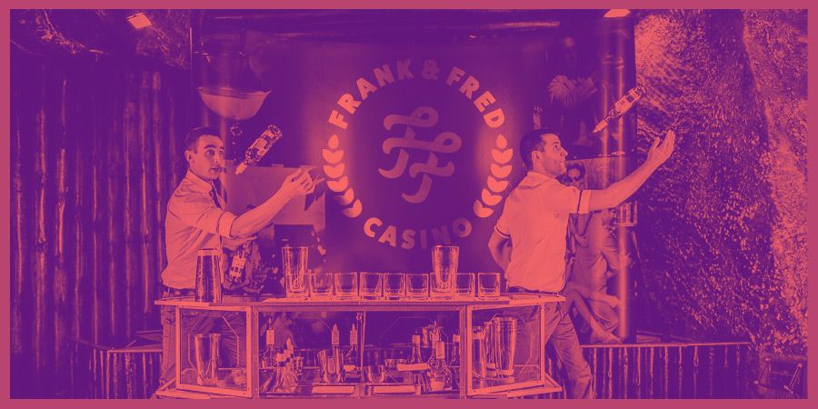 Testa Frank & Fred Casino - Pay and Play med 1500+ spel och snabba uttag